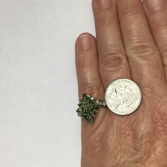 10k White Gold Green Diamond Ring - Picture 8 of 8